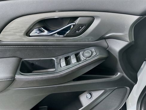 Used 2023 Chevrolet Traverse LT image 15