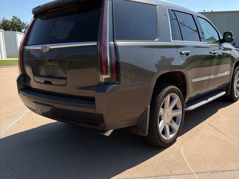 Used 2020 Cadillac Escalade Luxury AWD/4WD image 4
