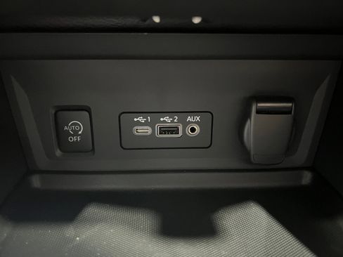 New 2025 Nissan Sentra SV image 31