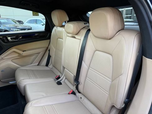 Used 2022 Porsche Cayenne S AWD/4WD image 14