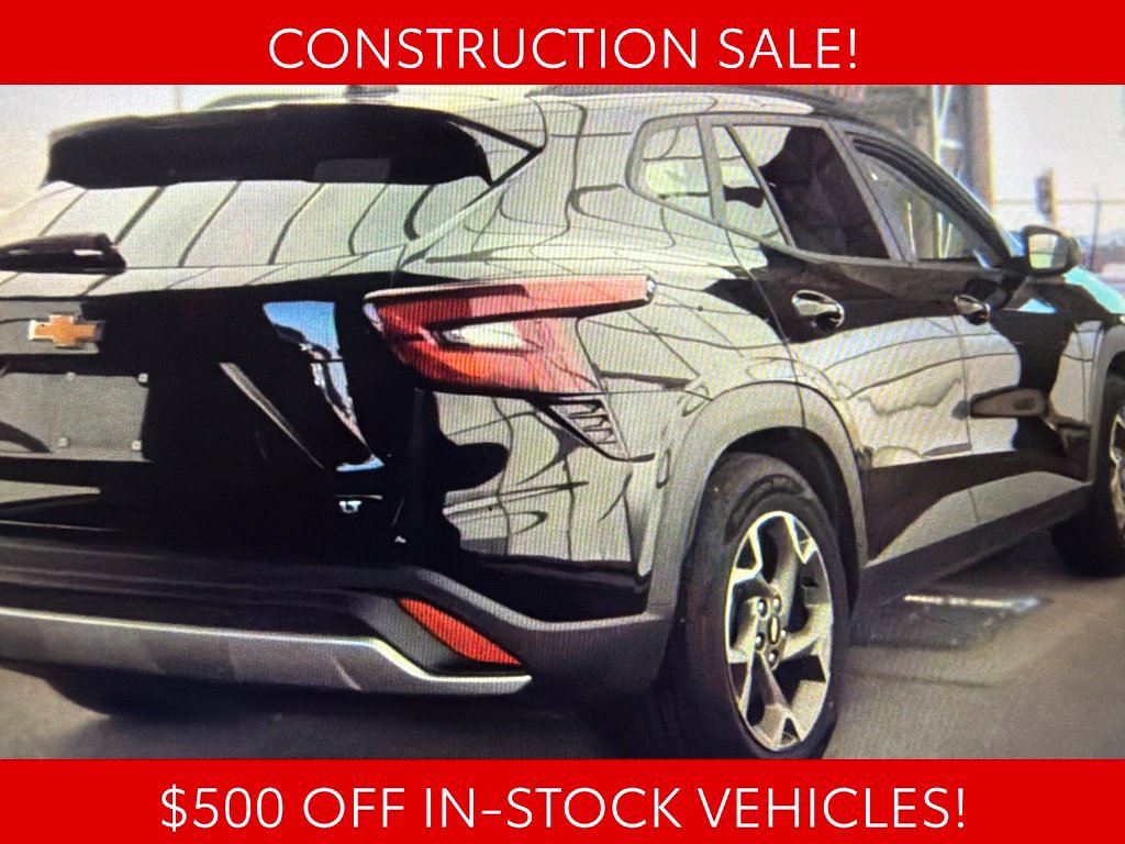 Used 2025 Chevrolet Trax LT w/ LT Convenience Package FWD image 4