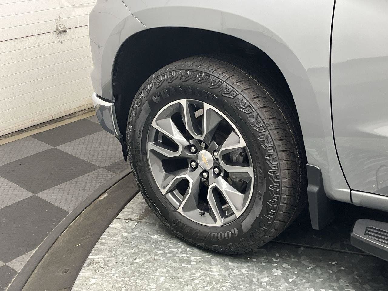 Certified 2023 Chevrolet Silverado 1500 LT AWD/4WD image 35