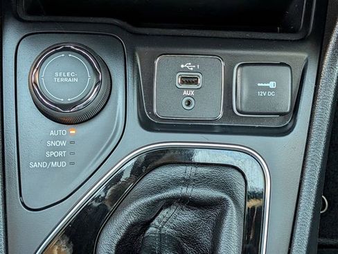 Certified 2021 Jeep Cherokee Limited w/ Trailer Tow Group image 20