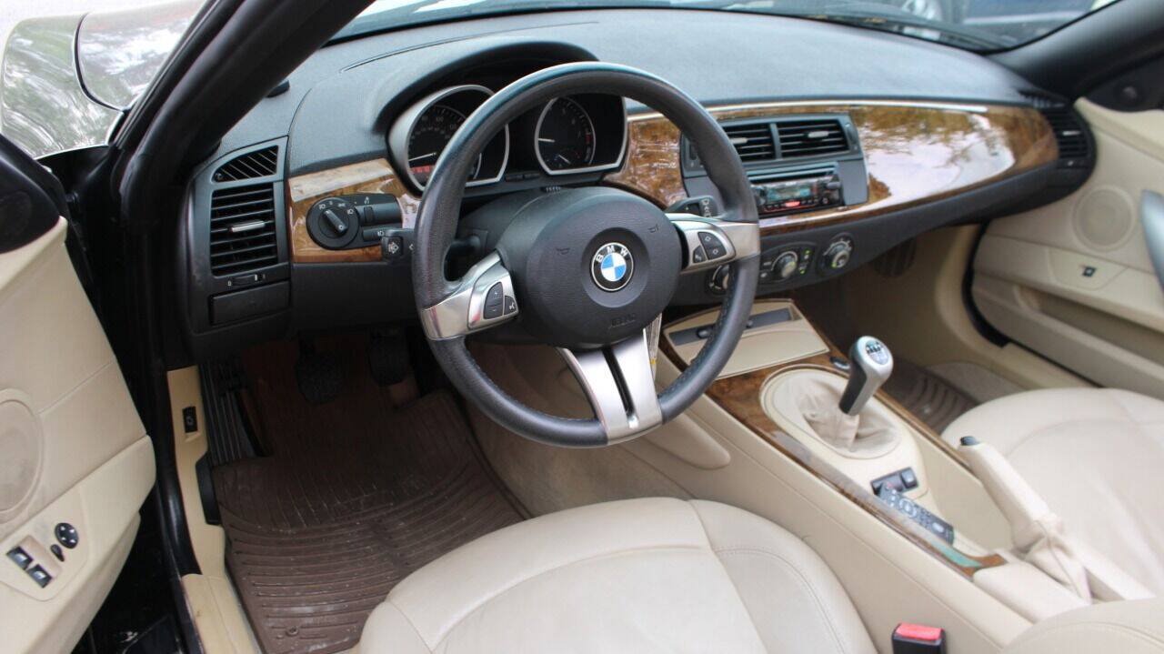 Used 2006 BMW Z4 3.0i RWD image 5