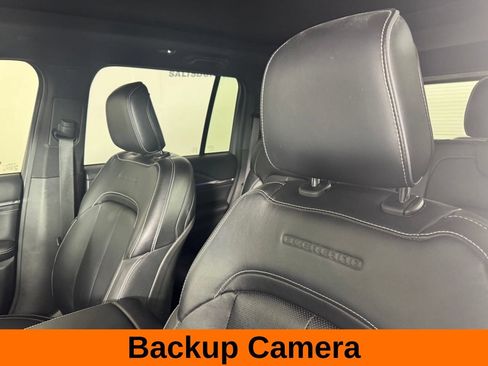 Used 2023 Jeep Grand Cherokee Overland AWD/4WD image 12