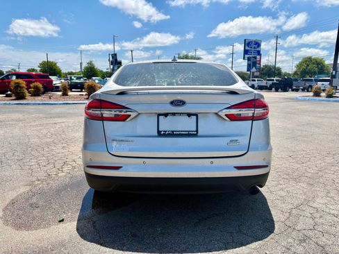 Used 2019 Ford Fusion SE w/ Equipment Group 151A FWD image 4