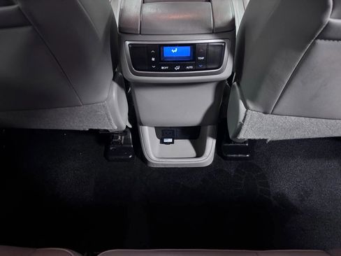 Used 2019 Toyota Highlander XLE image 21