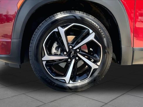 Used 2023 Chevrolet TrailBlazer RS w/ Sun and Liftgate Package FWD image 11