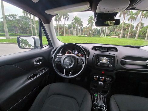 Used 2017 Jeep Renegade Altitude FWD image 26