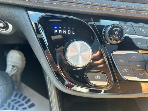 Used 2023 Chrysler Pacifica Pinnacle FWD image 27