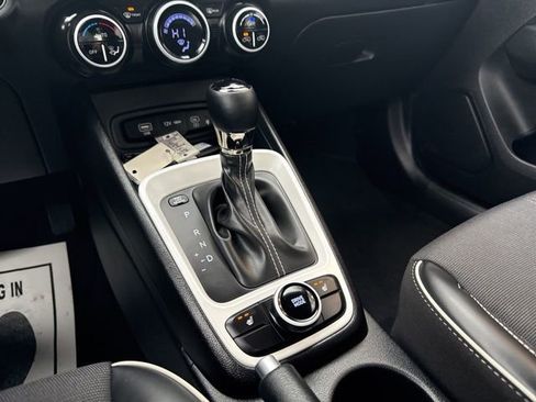 Used 2026 Hyundai Venue SEL image 36