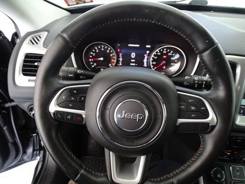 Used 2018 Jeep Compass Latitude w/ Popular Equipment Group AWD/4WD image 6