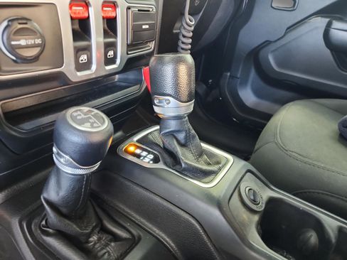 Used 2018 Jeep Wrangler Sport AWD/4WD image 14