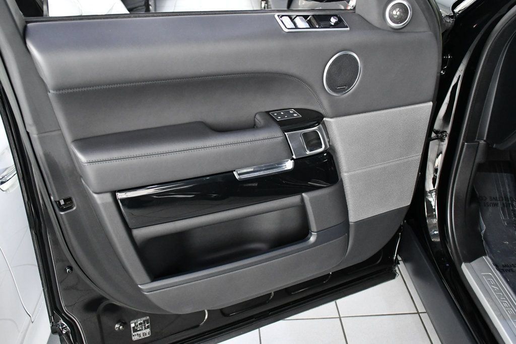 Used 2022 Land Rover Range Rover Sport SVR AWD/4WD image 12