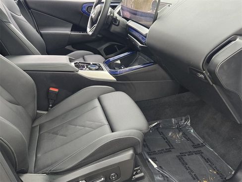 Used 2025 BMW X3 xDrive30i w/ Premium Package image 16