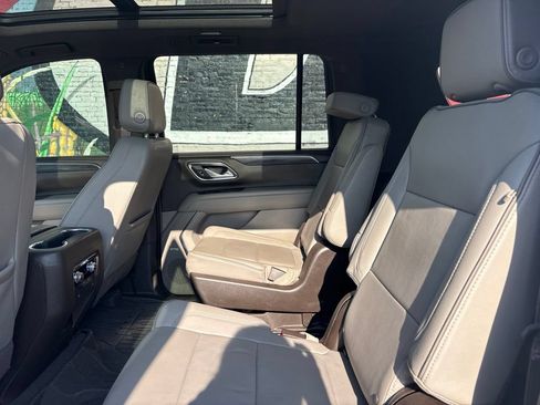 Used 2023 GMC Yukon XL SLT AWD/4WD image 24