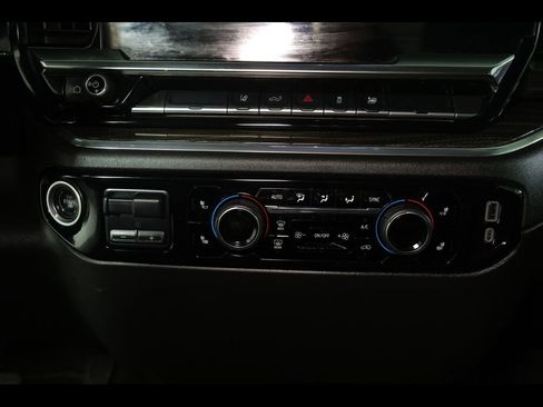 Used 2024 Chevrolet Silverado 2500 LT w/ Convenience Package image 17