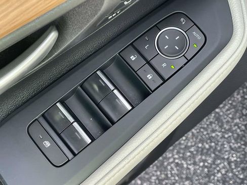 Used 2025 Toyota Grand Highlander FWD image 25