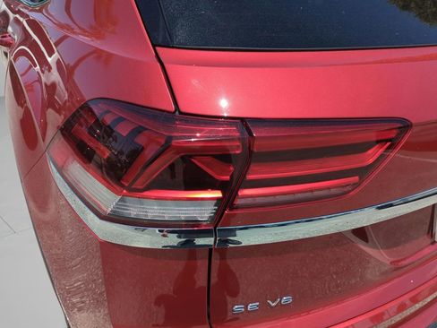 Used 2022 Volkswagen Atlas Cross Sport SE FWD image 45