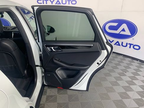 Used 2020 Porsche Macan AWD/4WD image 36