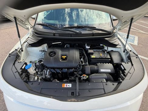 Used 2025 Kia Soul LX w/ LX Technology Package FWD image 30