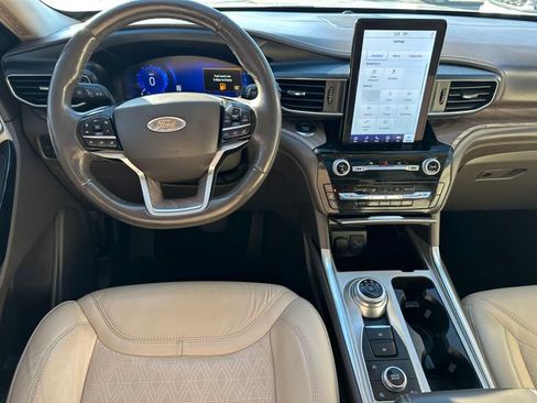 Used 2022 Ford Explorer Platinum w/ Equipment Group 601A image 22