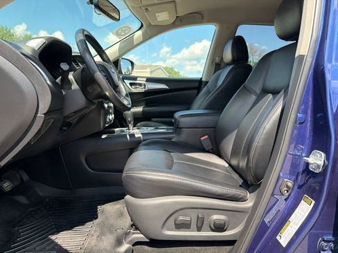 Used 2019 Nissan Pathfinder SL FWD image 11