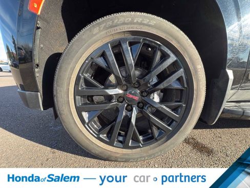 Used 2021 GMC Yukon SLT w/ SLT Premium Package image 11