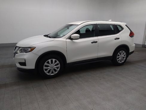 Used 2017 Nissan Rogue S image 2