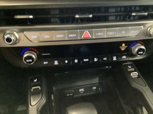 Certified 2023 Kia Telluride S w/ S Sunroof Package AWD/4WD image 31