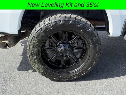 Used 2025 Ford F250 Lariat w/ Black Appearance Package AWD/4WD image 36