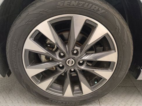 Used 2019 Nissan Sentra SR FWD image 31