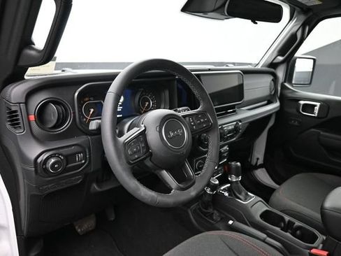 Used 2026 Jeep Wrangler Unlimited Rubicon AWD/4WD image 13