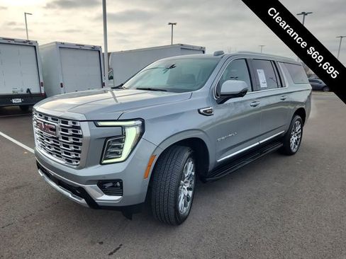 Used 2025 GMC Yukon XL Denali image 4