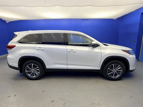 Used 2019 Toyota Highlander XLE image 8