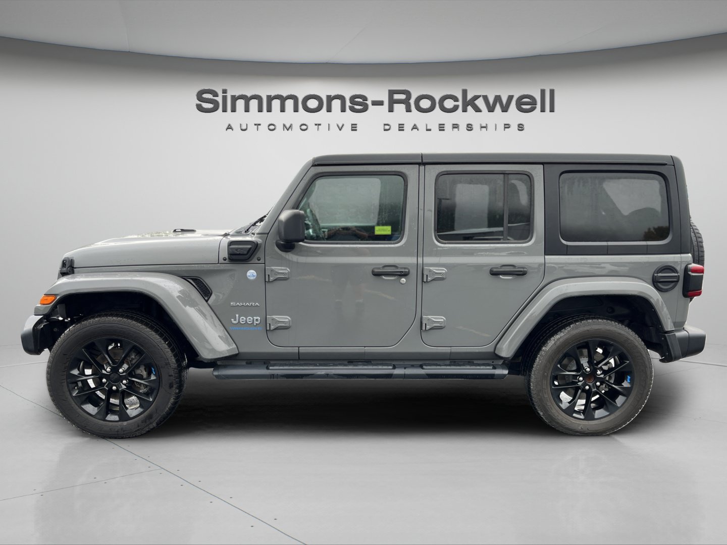 Used 2023 Jeep Wrangler Unlimited Sahara AWD/4WD image 2