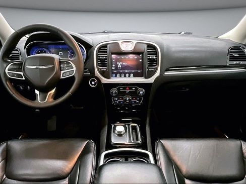 Used 2023 Chrysler 300 Touring AWD/4WD image 7