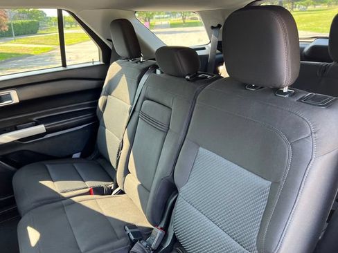 Used 2022 Ford Explorer XLT AWD/4WD image 24