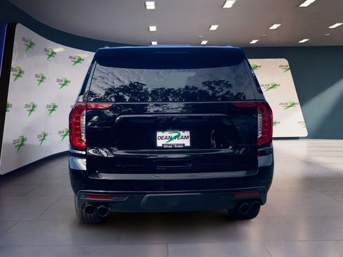 Used 2021 GMC Yukon Denali w/ Denali Premium Package image 8