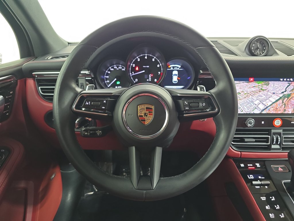 Certified 2026 Porsche Macan AWD/4WD image 14