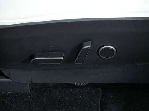 Used 2023 Tesla Model Y Long Range AWD/4WD image 22