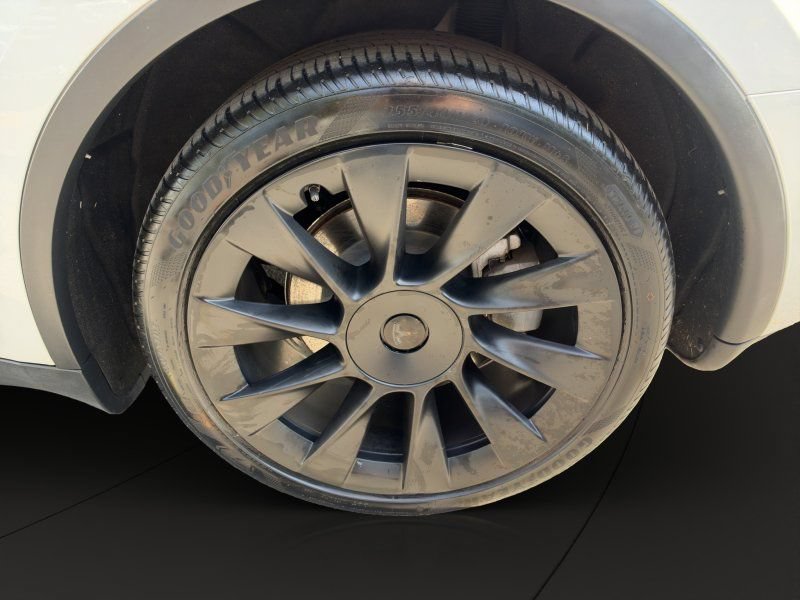 Used 2021 Tesla Model Y Long Range AWD/4WD image 22