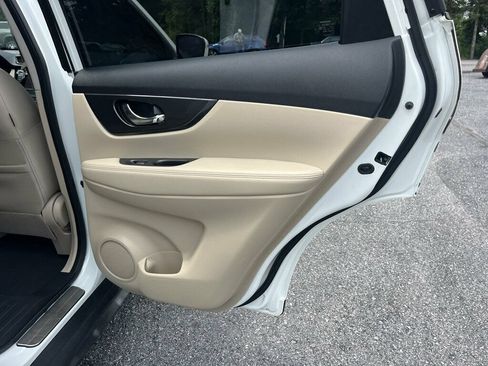 Used 2020 Nissan Rogue SV w/ Premium Package FWD image 14