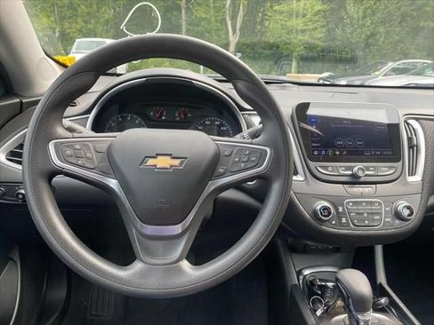 Used 2022 Chevrolet Malibu LT FWD image 17