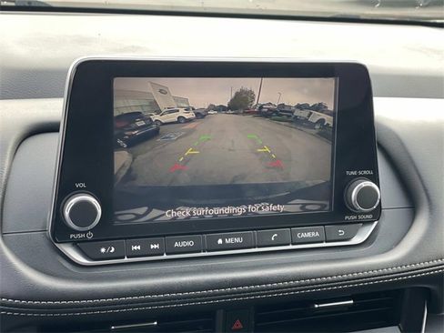 Used 2024 Nissan Rogue SV image 15