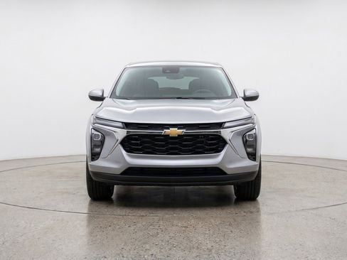Used 2025 Chevrolet Blazer LT FWD image 2