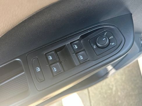 Used 2023 Volkswagen Taos SEL AWD/4WD image 17