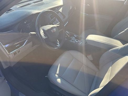 Certified 2023 Cadillac XT4 Luxury w/ Cold Weather Package image 9