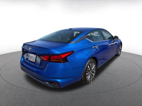 Used 2025 Nissan Altima 2.5 SV FWD image 14