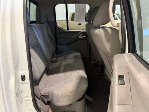 Used 2017 Nissan Frontier SV AWD/4WD image 16